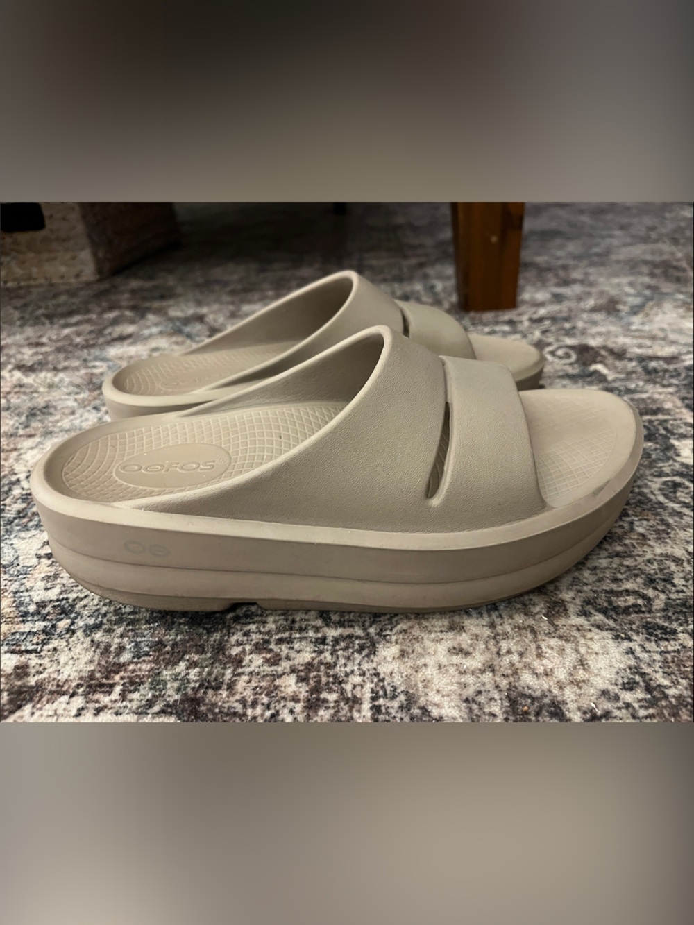 OOFOS Omega OOAHH Women’s Slide Sandals in Light Taupe - size 8 - washable - EUC
